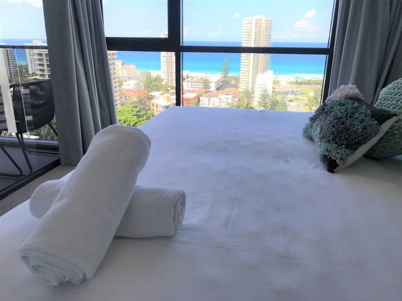 Qube Broadbeach Ocean View Apartments Gold Coast Ngoại thất bức ảnh